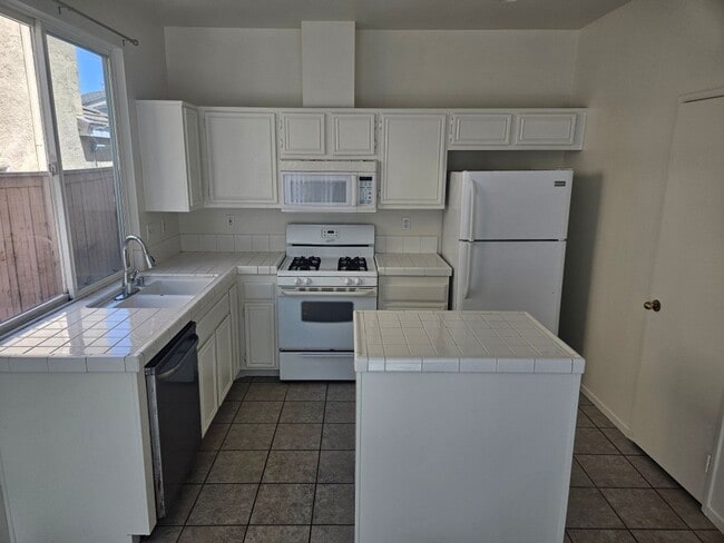 Photo - 577 Whitesage Rd