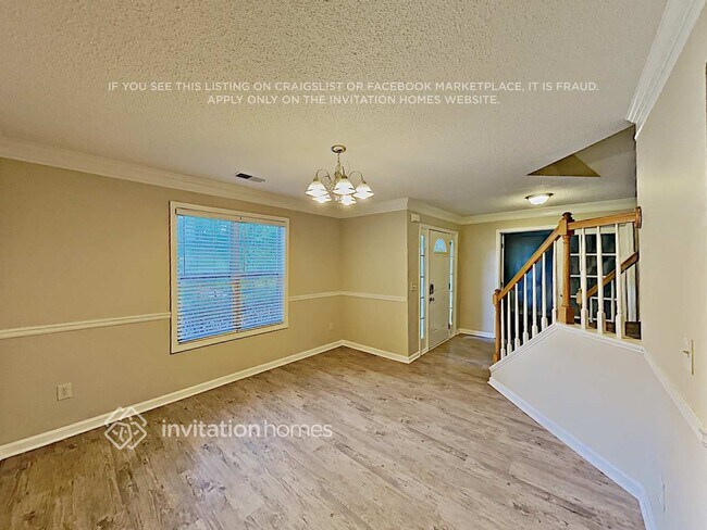 Photo - 4017 St George Walk SW