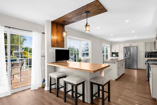 Kitchen - 754 Mulligan Ln