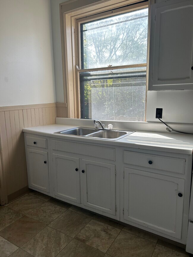 Photo - 505 E Seneca St