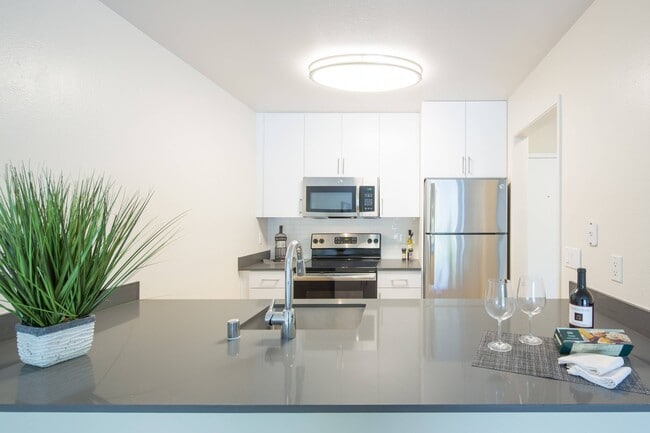 State of the Art Kitchen | Summit at Sausalito | Luxury Apartments at Sausalito,CA