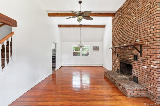 Photo - 110 E Bartlett Rd