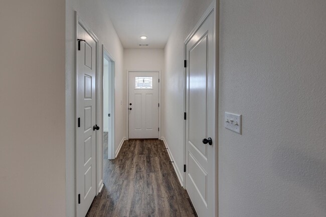 Photo - 707 Short Leaf Ln