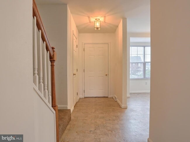 64 Tia Circle