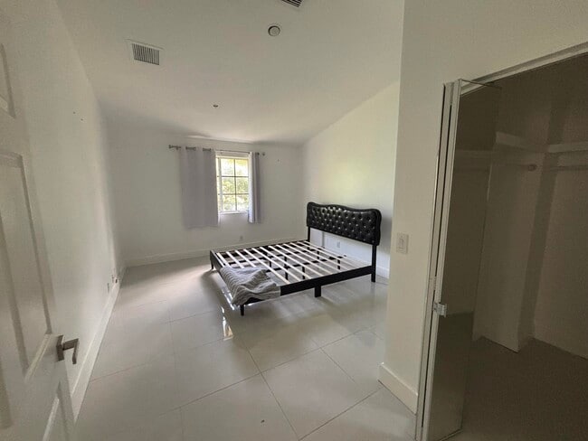 Photo - 1734 NE 6th St