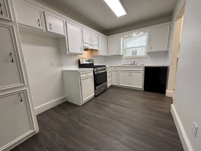 Photo - 7406 Globe Ave