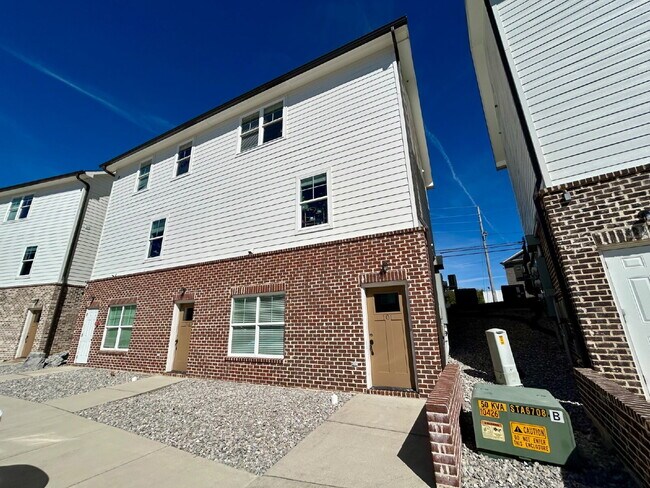 3BD 2.5BA TOWNHOME CLOSE TO TTU FOR RENT - 3BD 2.5BA TOWNHOME CLOSE TO TTU FOR RENT Unit C202