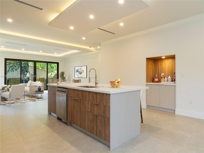 Photo - 841-843 SW 29th St