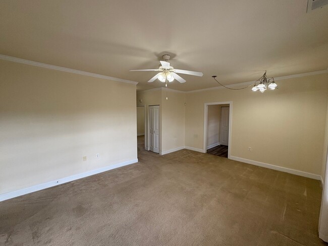 Photo - 135 Yvon St