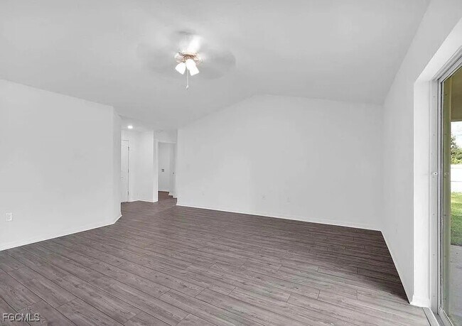 Photo - 242 Lisette St