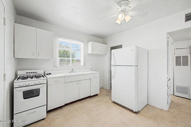 4650 E 17th St Unit 1/2