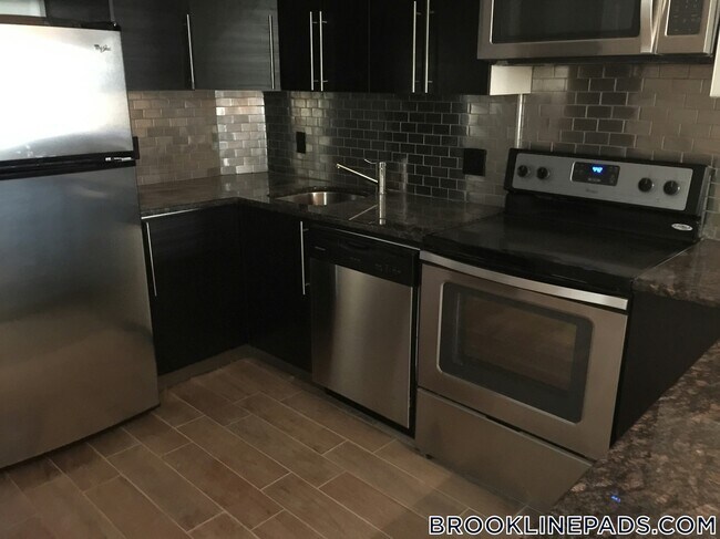 Building Photo - 1203 Beacon St