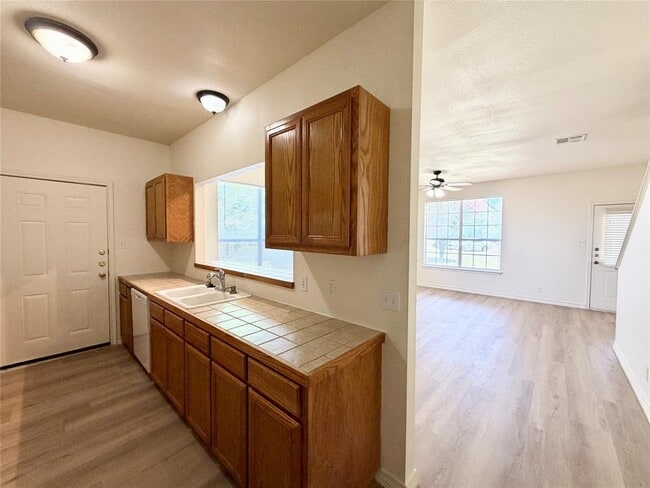 Photo - 200 Sandstone Dr