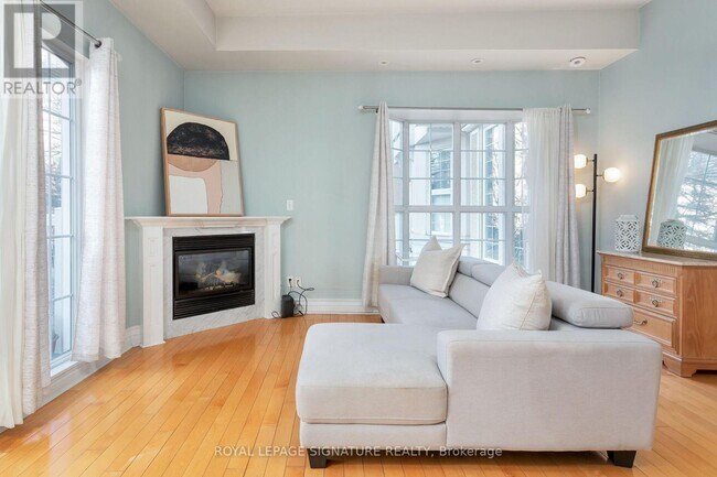 Photo - 539 Jarvis St Unit M8