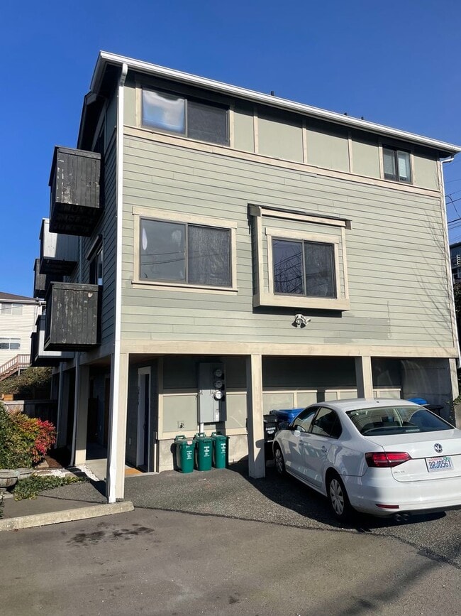 Photo - Welcome Home 2b/1ba Sun Drenched Townhome - West Seattle Fauntleroy Neighborhood