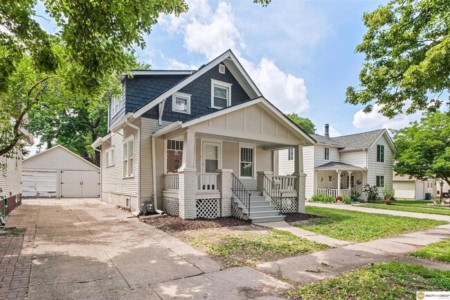 Photo - 823 N H St