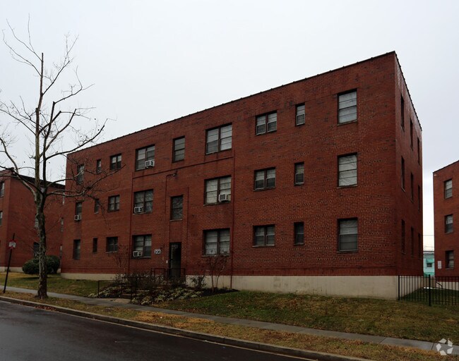 Photo - 208 Kenilworth Ave NE