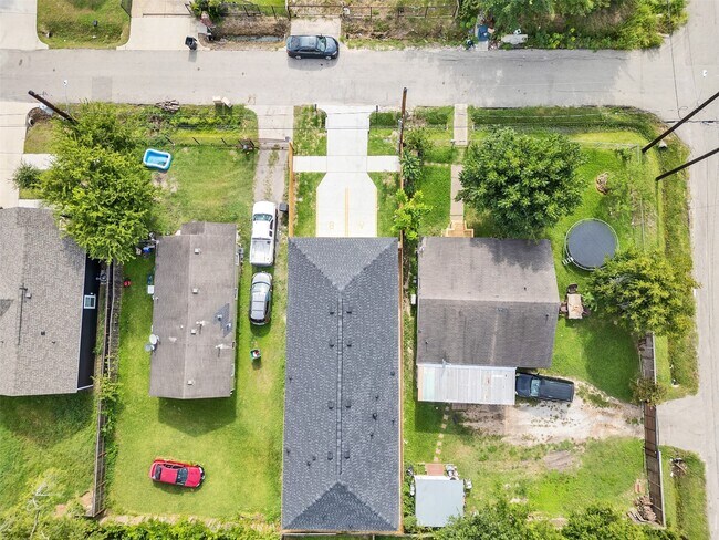 Building Photo - 6742 Madrid St