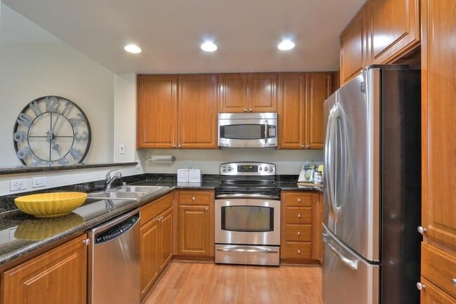 Kitchen - 1883 Agnew Rd Unit 440