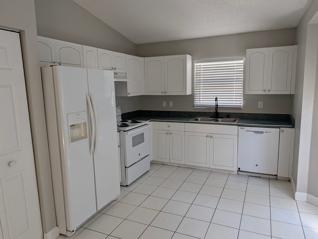 Photo - 3570 Sugarplum Ln