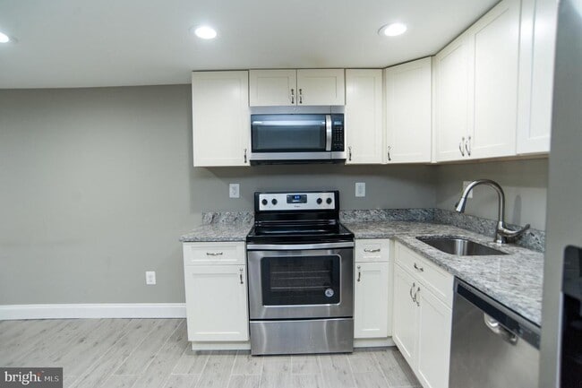 Photo - 2022 4th St NE