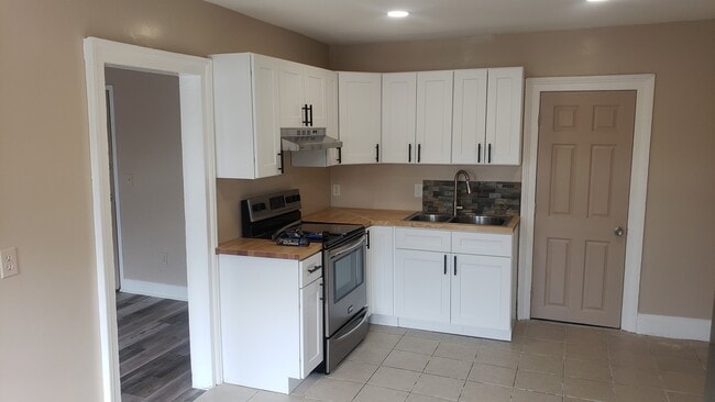 Kitchen - 19 Mahl Ave Unit 3rd Floor Mahl