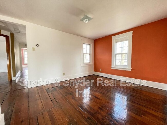 Photo - 386.5 Silver St