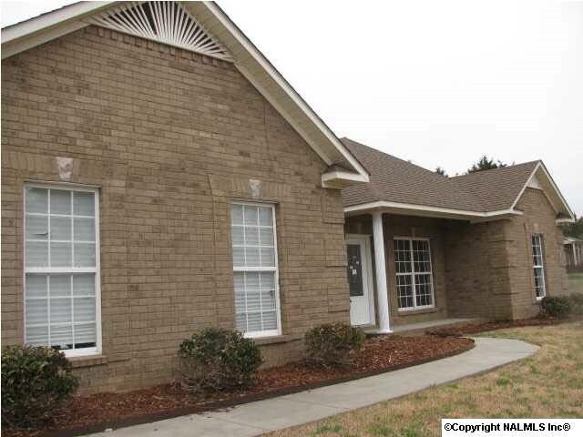 Photo - 607 Wildwood Way