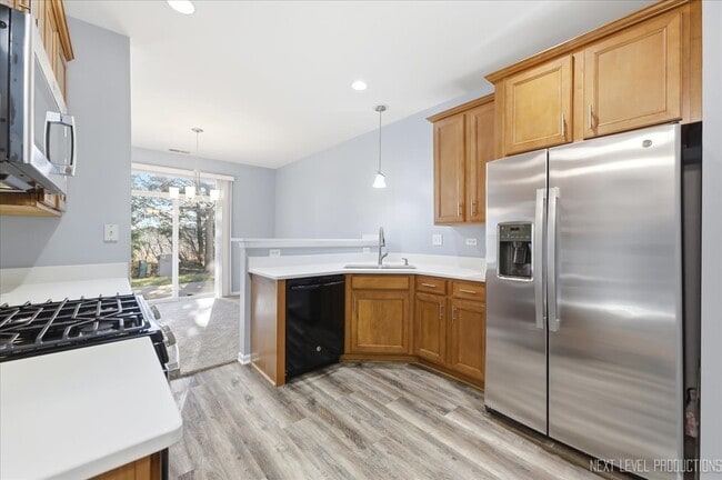 Photo - 472 Majestic Ln