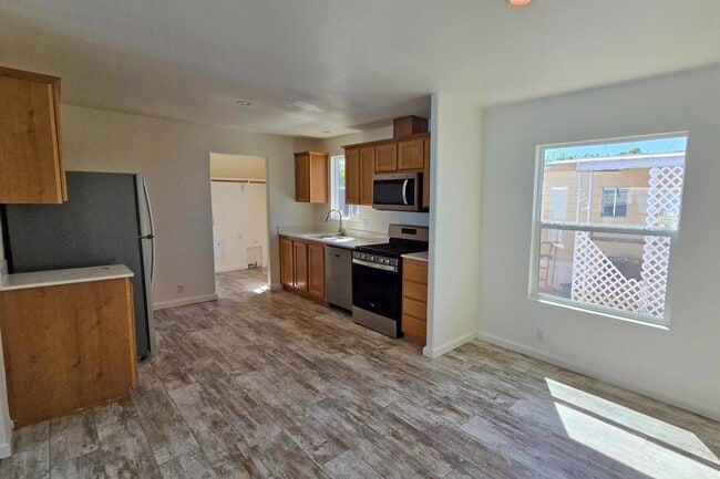 Photo - 550 E Harrison St