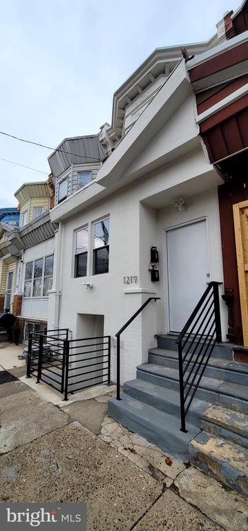 Building Photo - 1219 W Silver St Unit 1ST FLOOR Rental