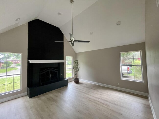 Photo - 1433 Pickwick Ln