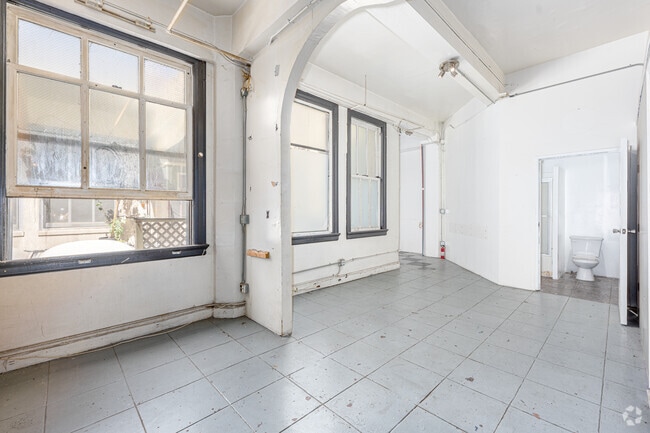 Loft - 1097SF - Living Room - 725-729 S Spring St