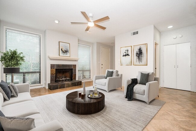 Photo - 1116 Bering Dr Unidad 4