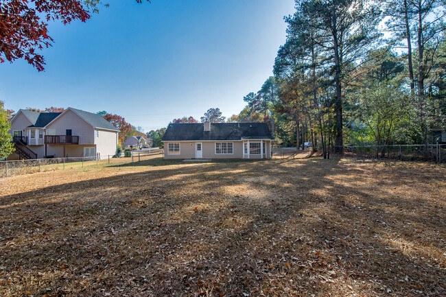 Photo - Cute Ranch Beauty in Covington, Fenced Back yard: Granite counter tops