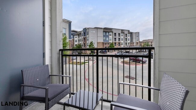 Building Photo - 880 W Euless Blvd Unit 4305