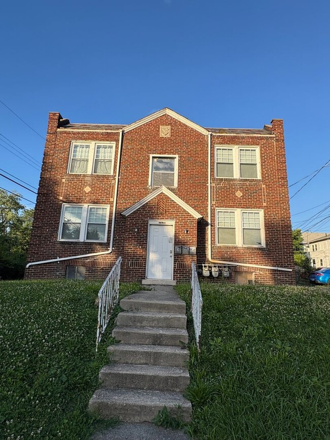 Building Photo - 2536 Adams Ave Unit 2