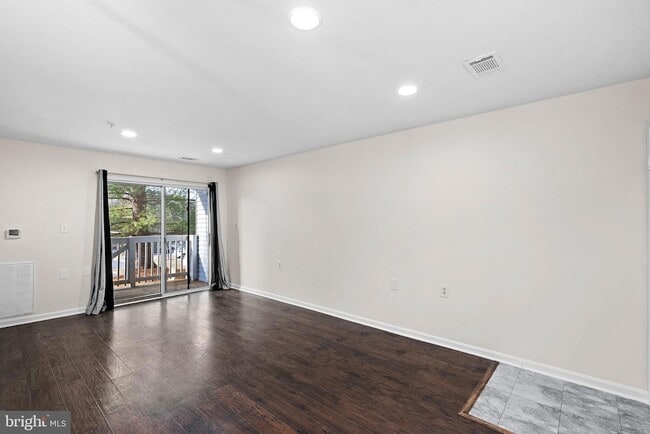 Photo - 673 Constellation Square SE