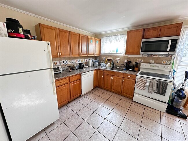 Photo - 243 Highland Ave Unidad 2