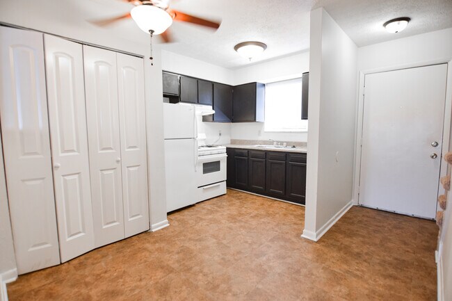 Photo - 1271 Summit St