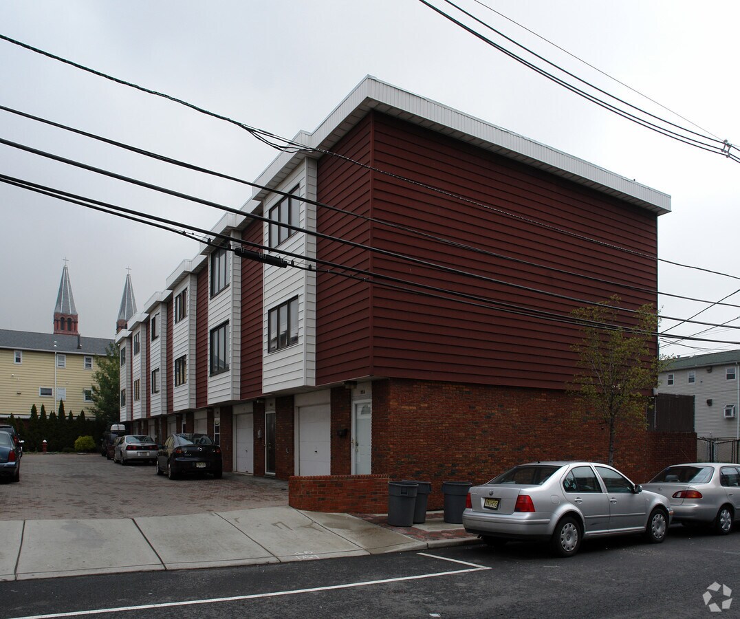 Photo - 27 E 21st St Apartments
