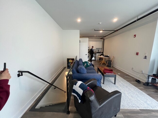 Building Photo - 1610 W Montgomery Ave Unit 1F