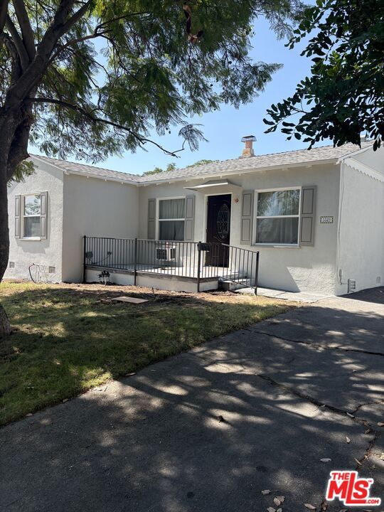 Building Photo - 5529 Cartwright Ave Rental