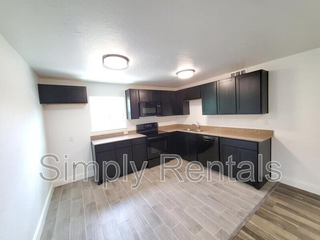 Building Photo - Wesley Street 2004 Unit Apt 5