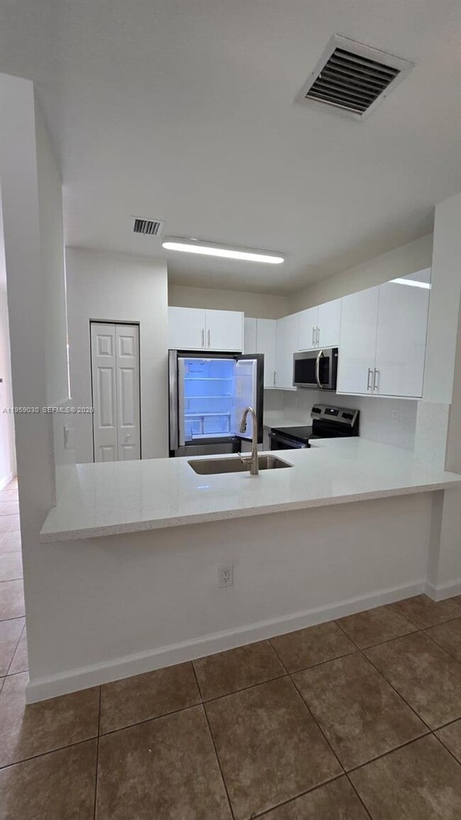 Building Photo - 1480 NE 33rd Ave Unit 210