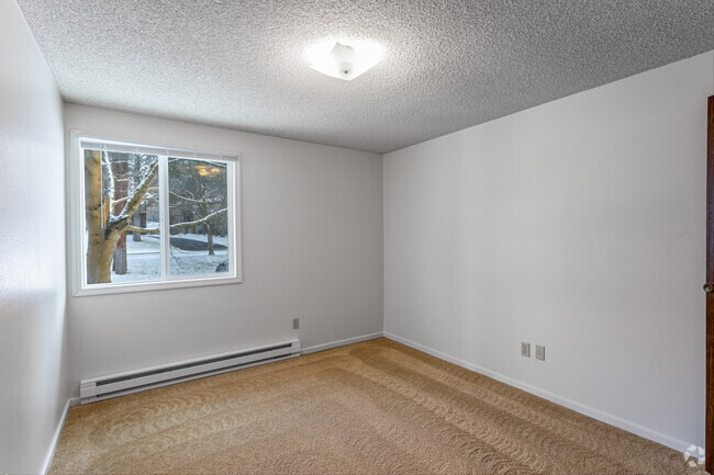 2BR, 1BA - 900SF - The Grove