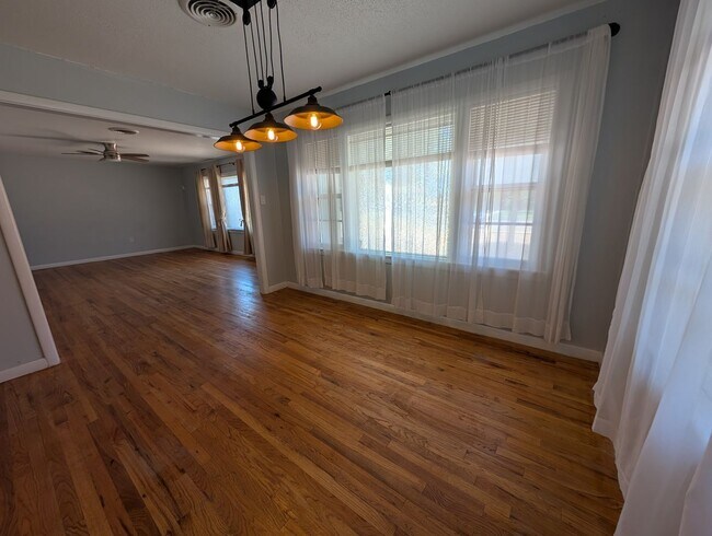 Photo - 3 bed 1 bath Pre-Leasing