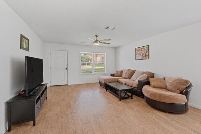 Photo - 404 Sloan St Unit SI ID1492690P