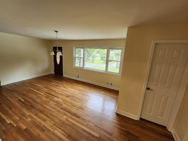 Photo - 102 Douglas Dr SE