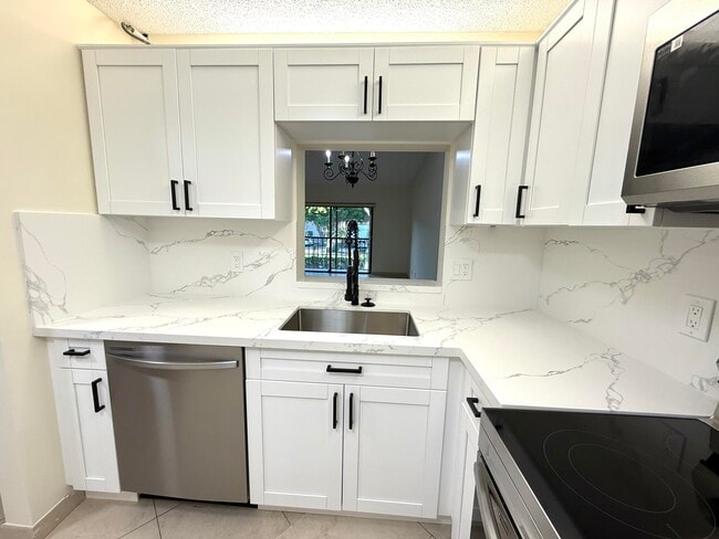 6649 Somerset Dr Unit 205